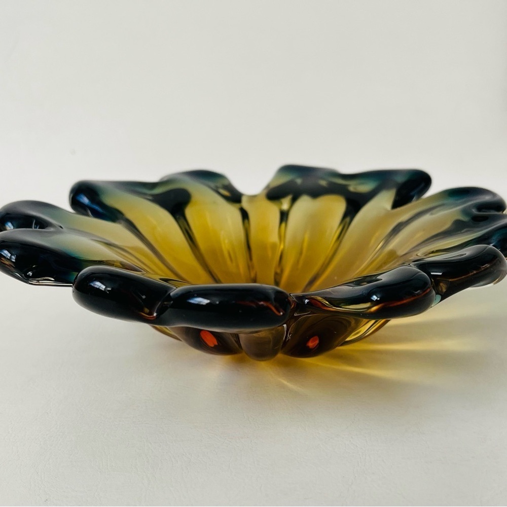 Vintage mid century Murano flower shape bowl - Picture 9 of 12